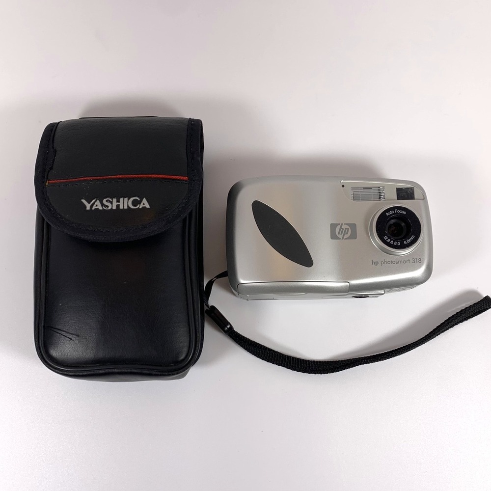 HP‎ Photosmart 318 Silver LCD 2.3MP Digital Zoom Camera